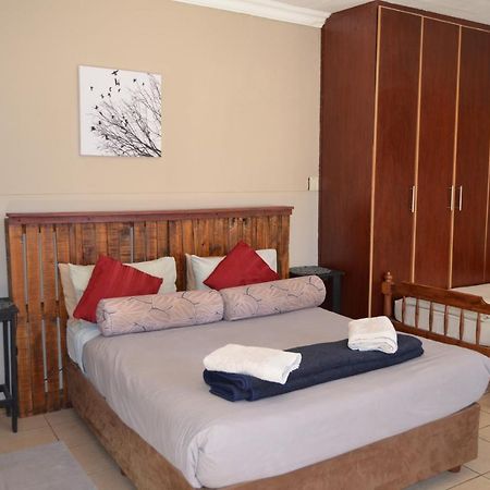 A & R Guesthouse Bloemfontein Kültér fotó